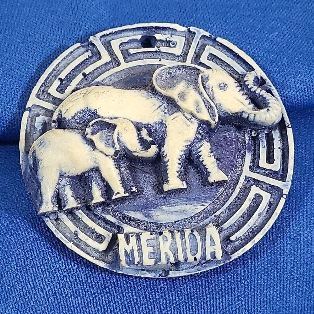 Merida Mexico Zoo Souvenir Fridge Magnet Elephants Mother With Baby Travel‎